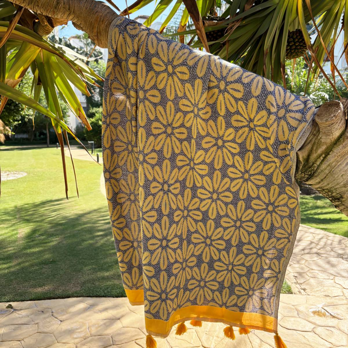 Hamamdoek saunadoek Daisy Yellow - Dark Blue